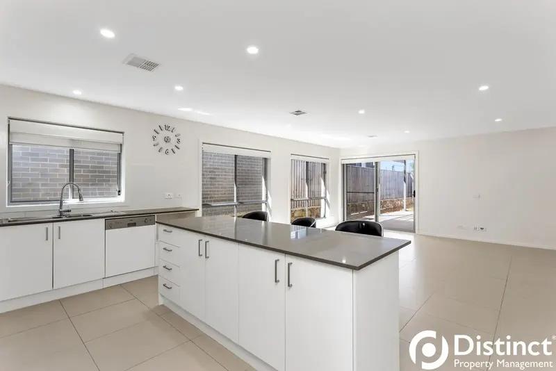8 Victoria Owen Circuit, Casey, photo 2