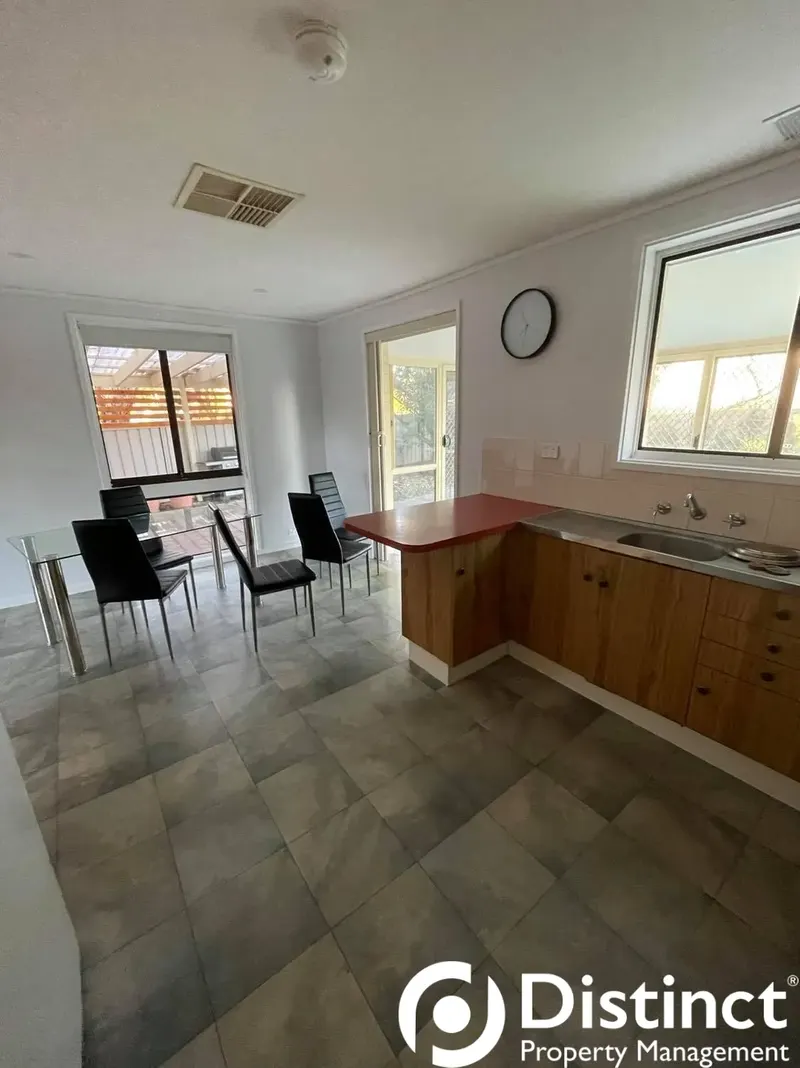 54 Castley Circuit, Kambah, photo 3