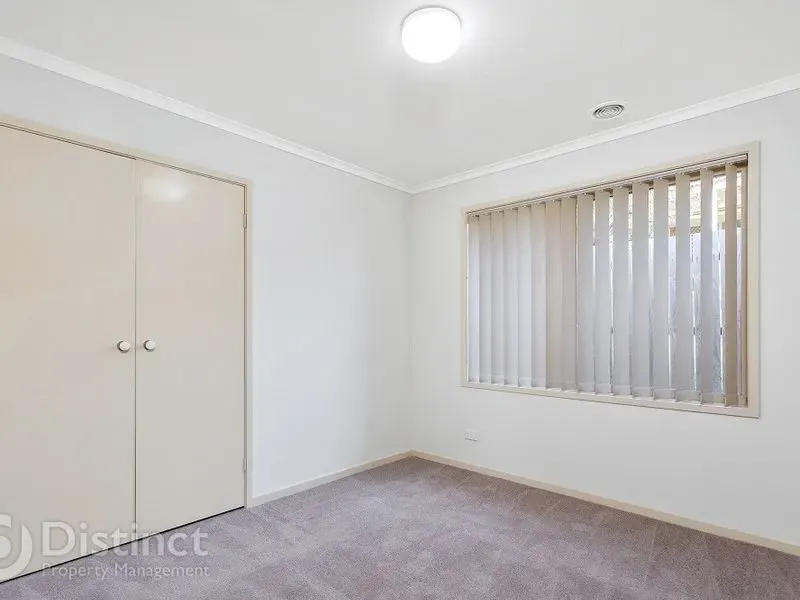 6 Tuross Close, Amaroo, photo 10