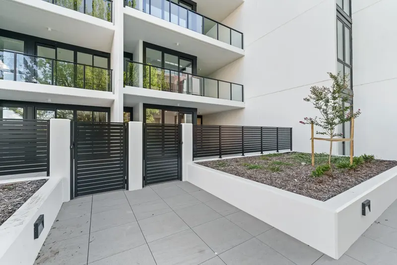 209/21 Captain Cook Crescent, Griffith, photo 15