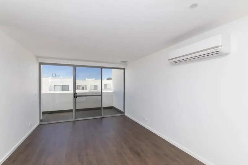 12/2 Manning Clarke Crescent, Franklin, photo 2