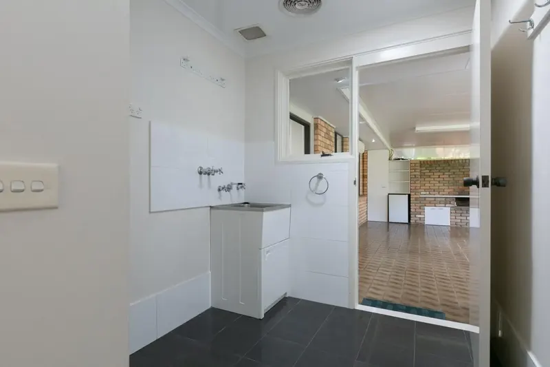 5 Simon Place, Kambah, photo 8