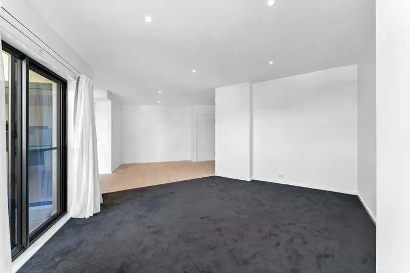 13/2 Eileen Good Street, Greenway, photo 3