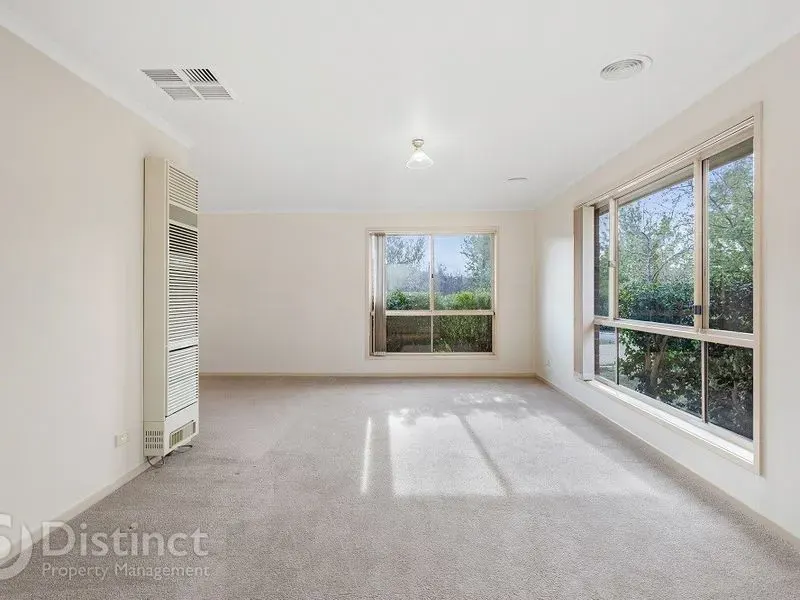 6 Tuross Close, Amaroo, photo 8