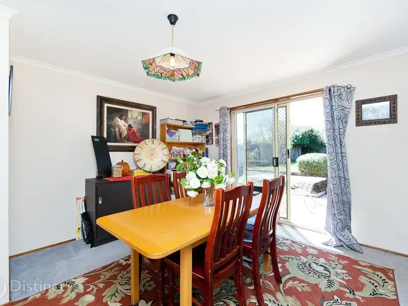 21 Thornhill Crescent, Dunlop, photo 3