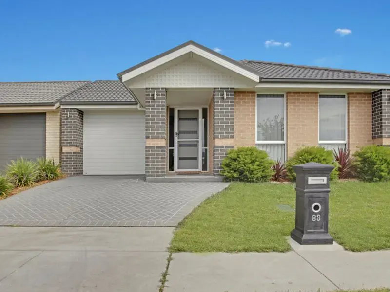 83 Donald Horne Circuit, Franklin