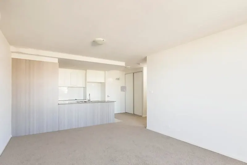 110/121 Easty Street, Phillip, photo 2