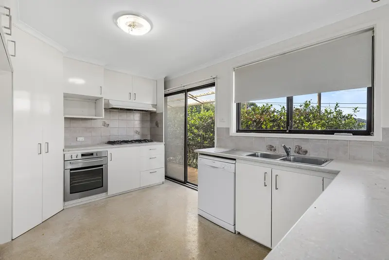 31 Carr Crescent, Wanniassa, photo 3