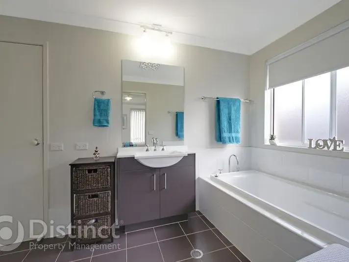 83 Donald Horne Circuit, Franklin, photo 11