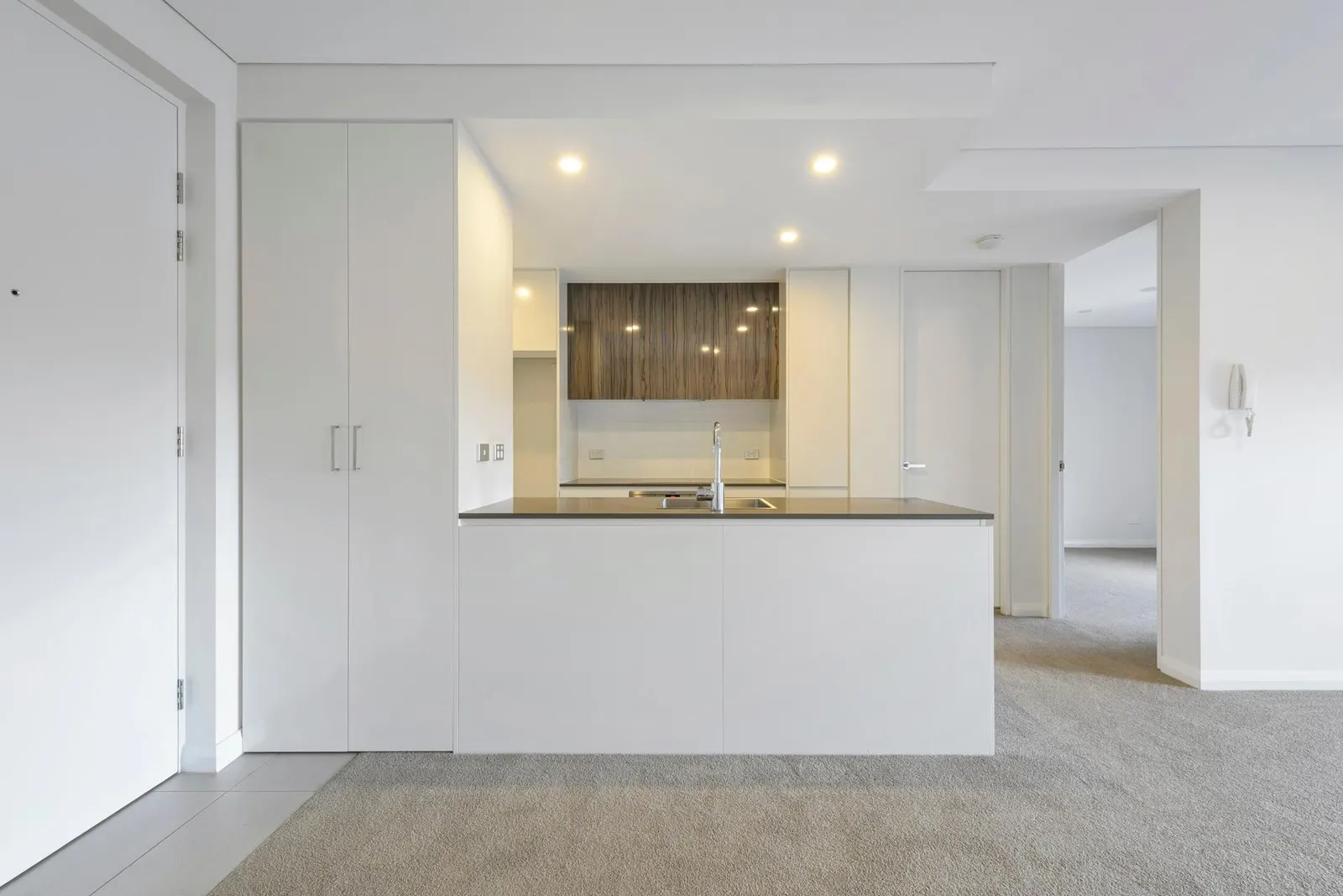 30/30 Blackall Street, Barton, photo 1