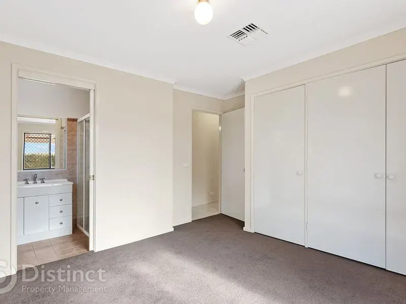 14 Polwarth Circuit, Dunlop, photo 8
