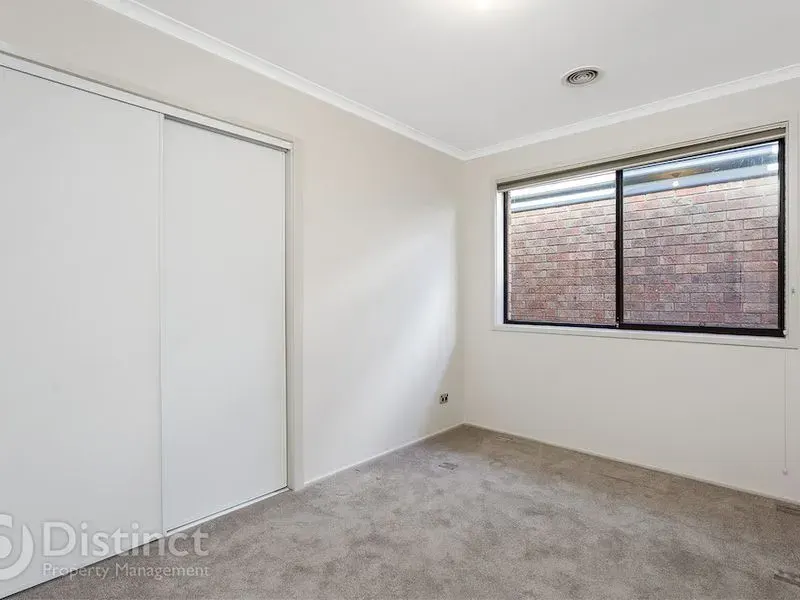 5 Gilday Place, Fadden, photo 8