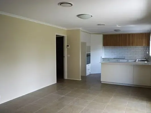 25 Frater Crescent, Lyneham, photo 2