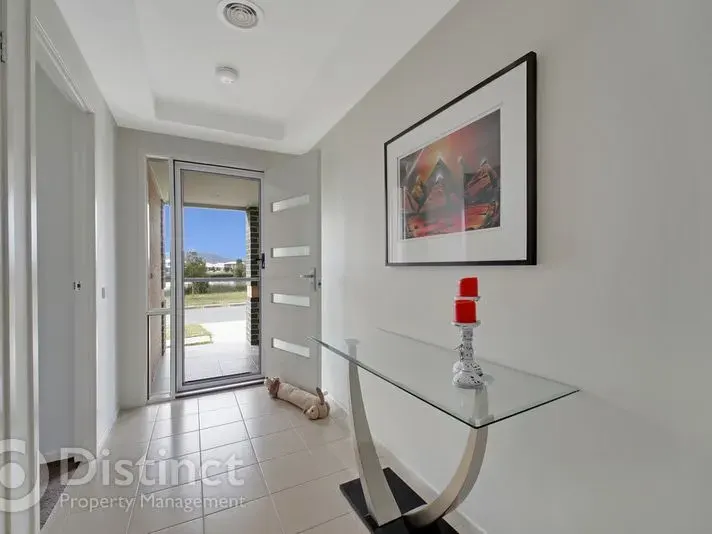 83 Donald Horne Circuit, Franklin, photo 9