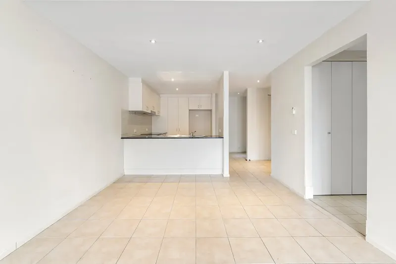 23/2 Eileen Good Street, Greenway, photo 4