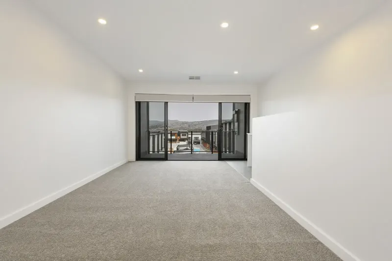 67/45 Athlon Drive, Greenway, photo 6