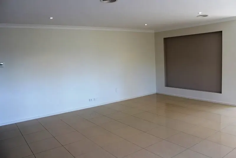 37 Dame Zara Street, Gungahlin, photo 11