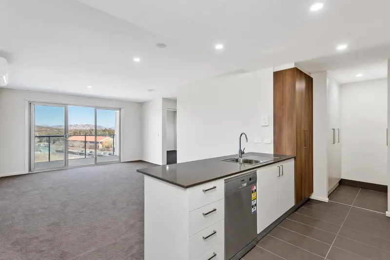 137/35 Oakden Street, Greenway, photo 6