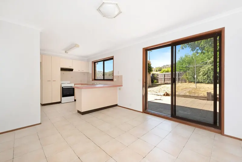 6 Benson Crescent, Calwell