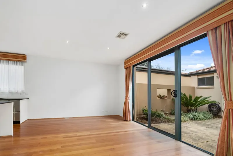 4/5 Foxton Crescent, Fadden, photo 3