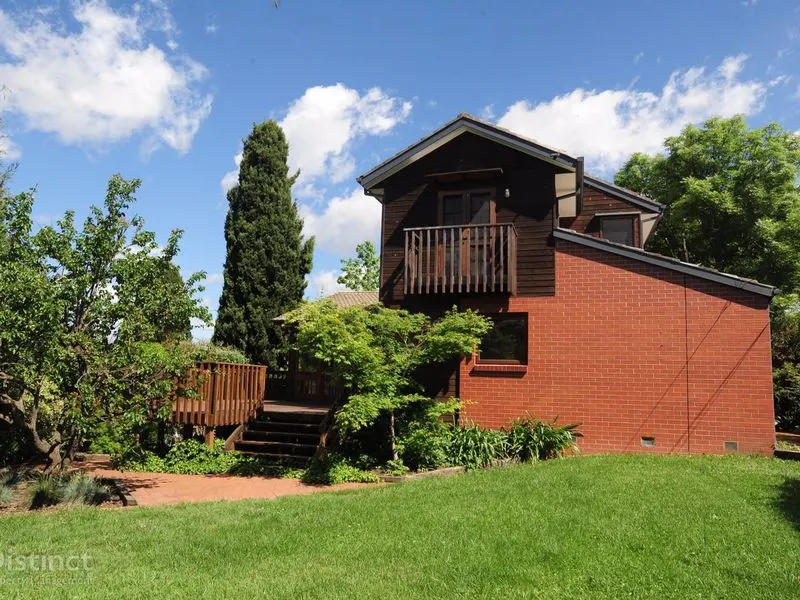 6 Caffyn Place, Garran, photo 1