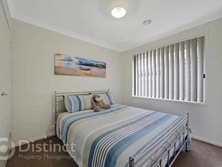 83 Donald Horne Circuit, Franklin, photo 12