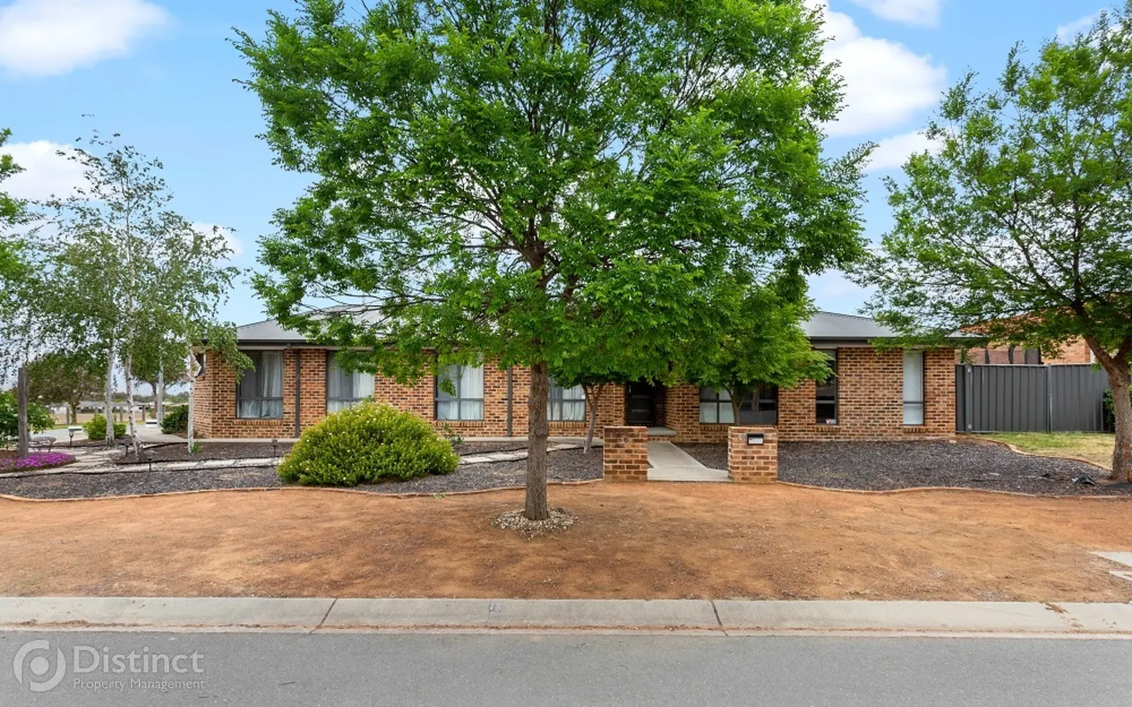 18 Hanrahan Crescent, Dunlop, photo 1