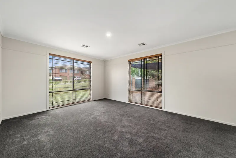 33 Dobell Circuit, Conder, photo 3