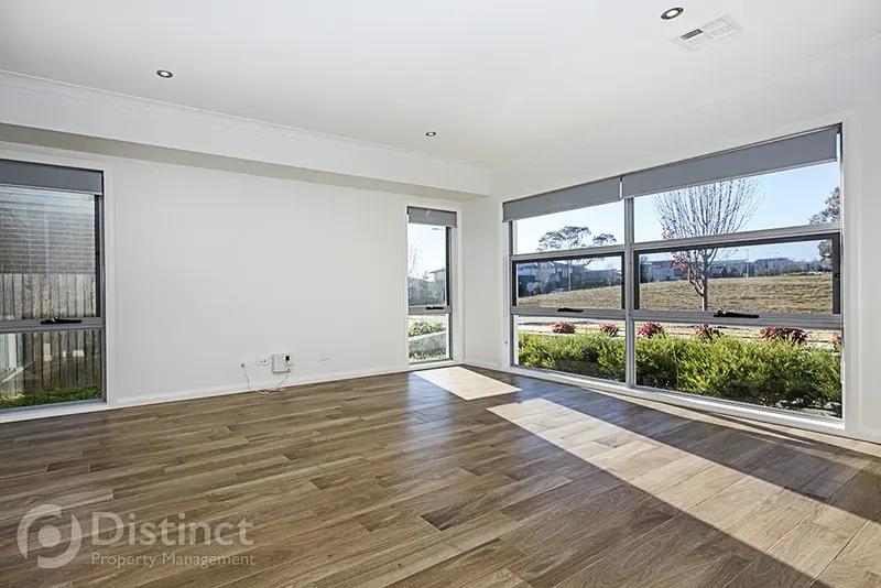 19 Junee Street, Crace, photo 6