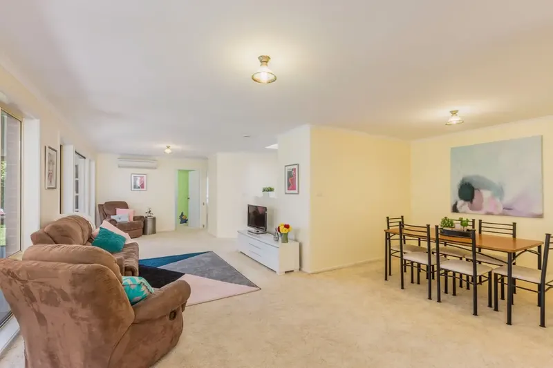 62 Ferguson Circuit, Ngunnawal, photo 2