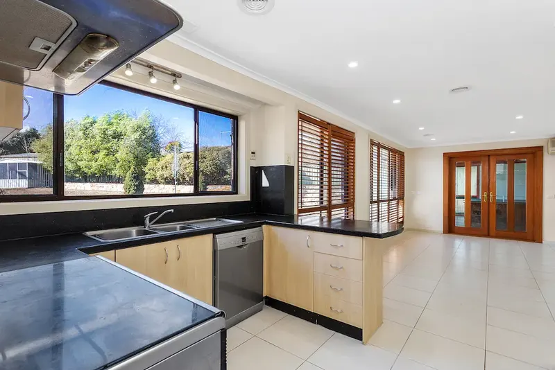 37 Deamer Court, Richardson, photo 2
