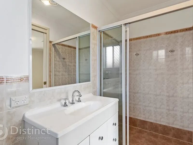 14 Polwarth Circuit, Dunlop, photo 9