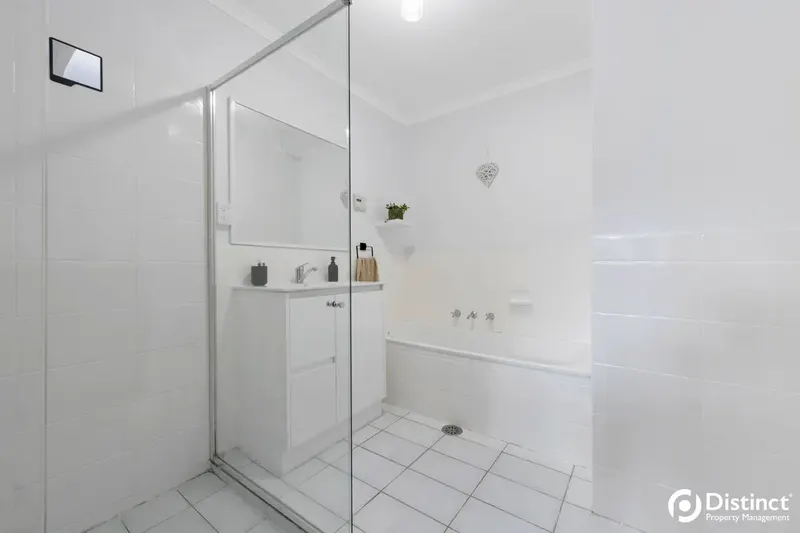 24 Murrung Crescent, Ngunnawal, photo 11