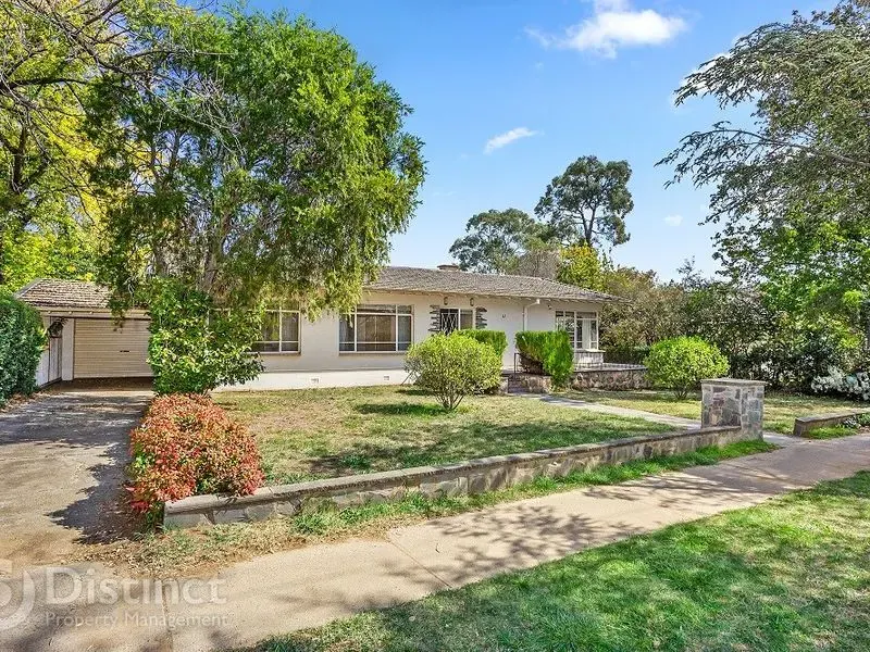 62 Captain Cook Crescent, Griffith, photo 2
