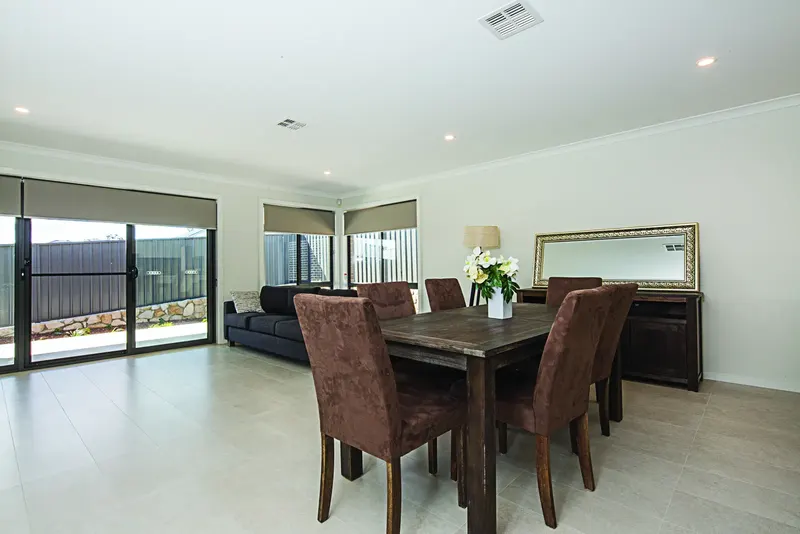 37 Toppano Street, Moncrieff, photo 6