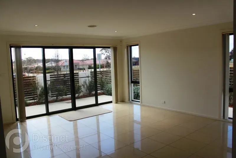37 Dame Zara Street, Gungahlin, photo 3