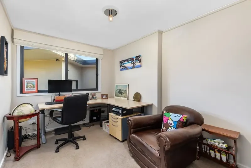58 Carstensz Street, Griffith, photo 25