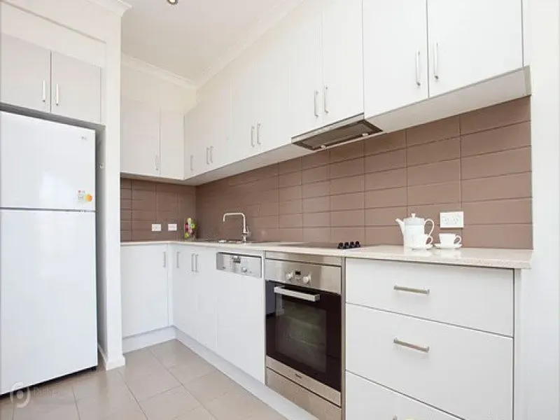 8/11 Wise Street, Braddon, photo 2