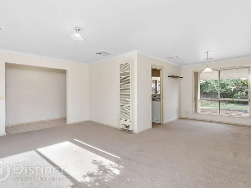 6 Tuross Close, Amaroo, photo 7