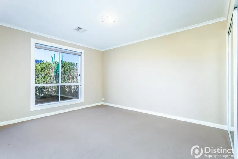 27 Donald Horne Street, Franklin, photo 9