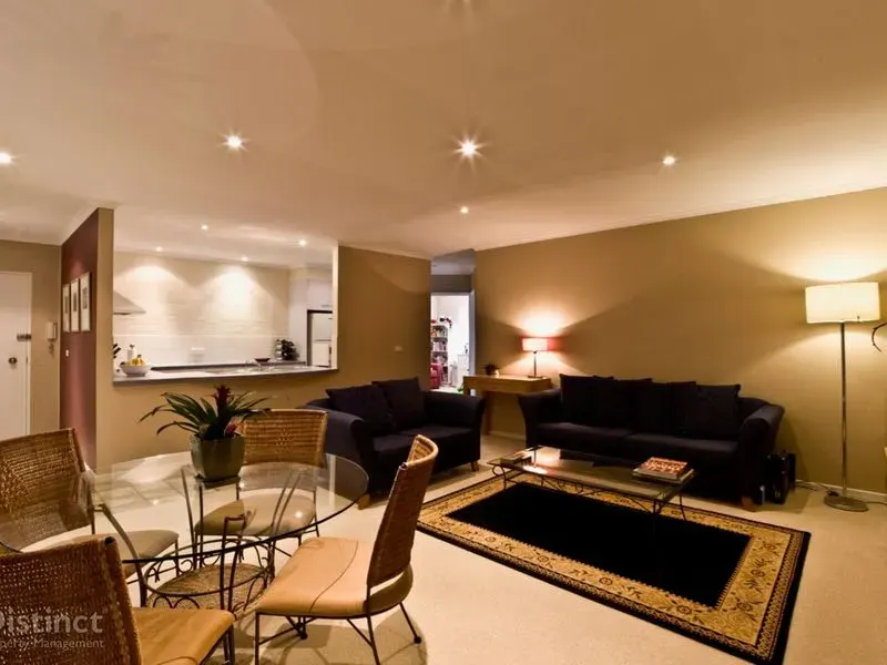 9/10 Tank Street, Phillip, photo 1