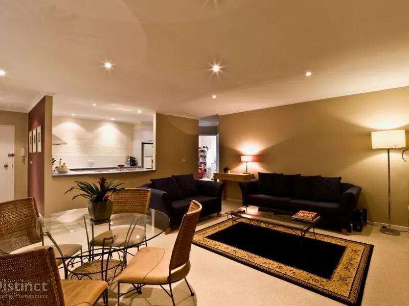 9/10 Tank Street, Phillip, photo 1