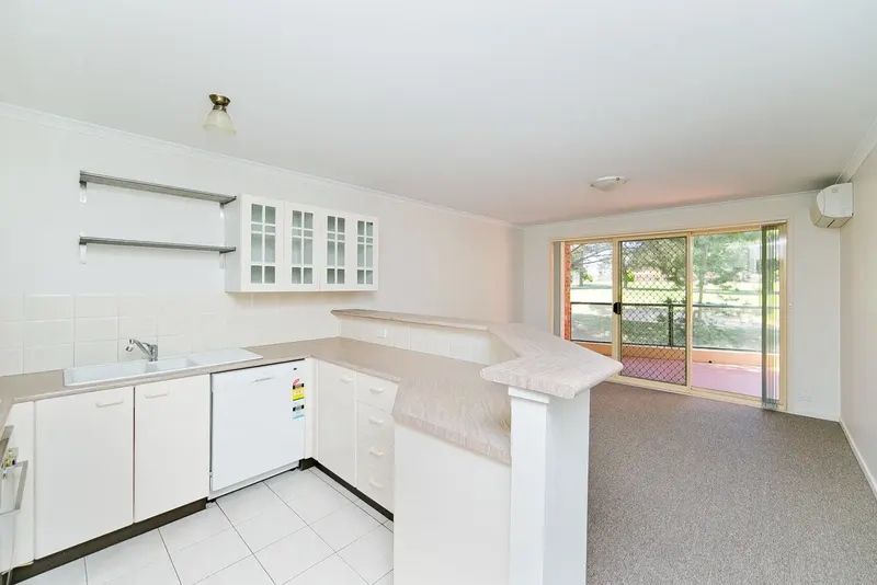 24/44 Jerrabomberra Avenue, Narrabundah, photo 3
