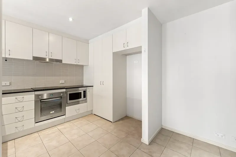 23/2 Eileen Good Street, Greenway, photo 5