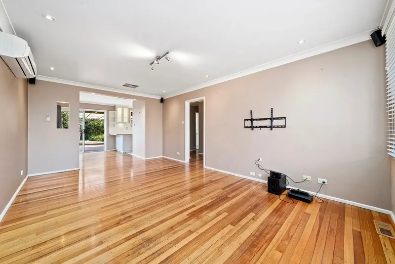 53 Lindrum Crescent, Holt, photo 2