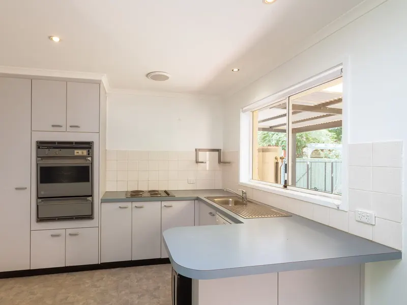 5 Crooke Close, Calwell, photo 3