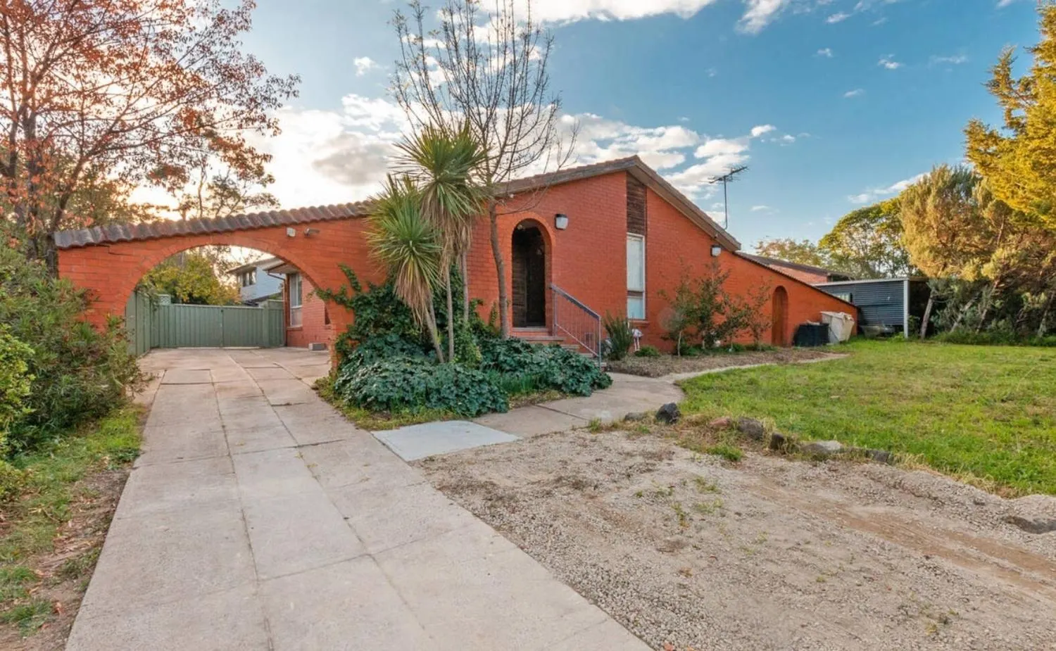 12 Amherst Street, Kambah ACT 2902, photo 1