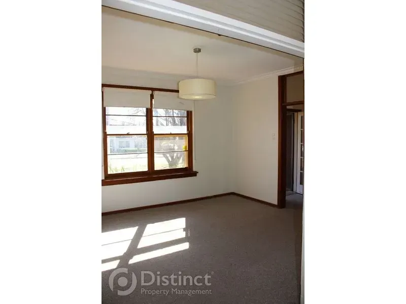 9 Barrallier Street, Griffith, photo 4