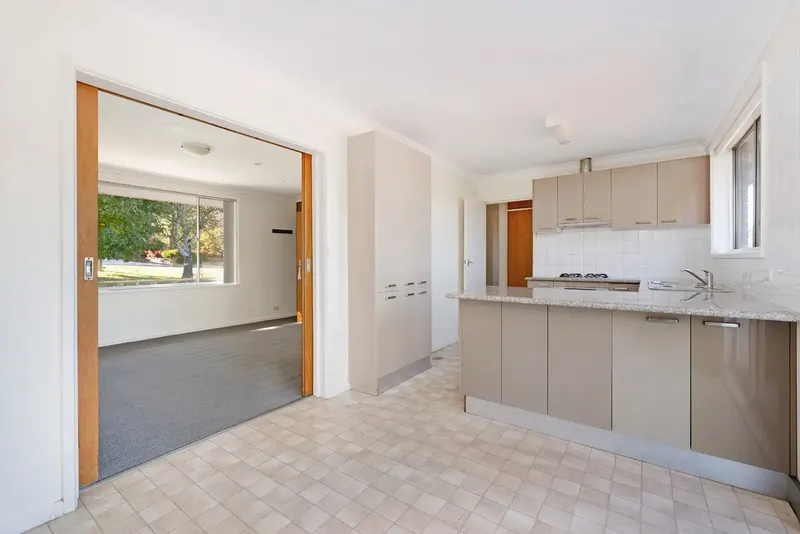 30 Spafford Crescent, Farrer, photo 4
