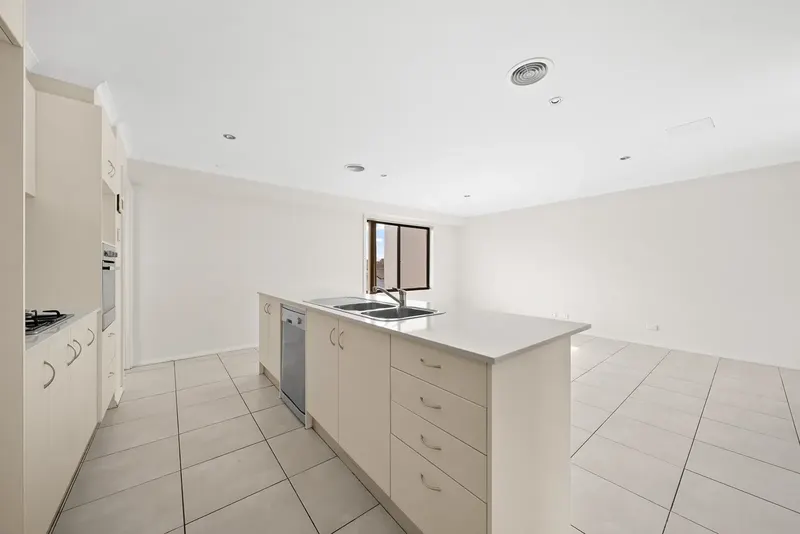 119 Anthony Rolfe Avenue, Gungahlin, photo 3
